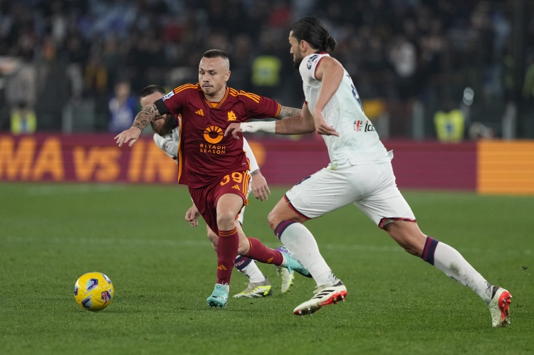 記者：新月提出可達2400萬(wàn)歐報價(jià)，預計羅馬將放安吉利諾離隊