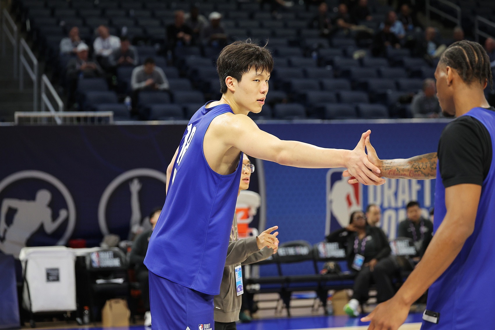 楊瀚森父母：兒子一直有打NBA的夢(mèng)想 希望能在現場(chǎng)見(jiàn)證他夢(mèng)想成真