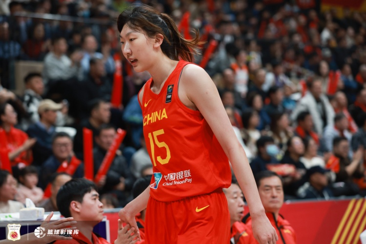 攻防壓制！首節中國女籃28-8凈勝印尼女籃20分 全隊16中9