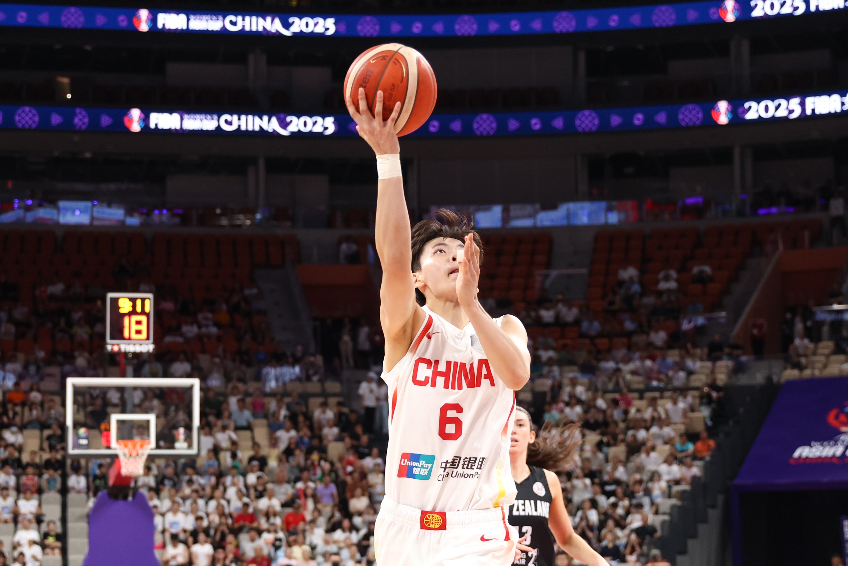 攻堅能手！楊舒予半場(chǎng)5中3拿到11分4助攻1蓋帽