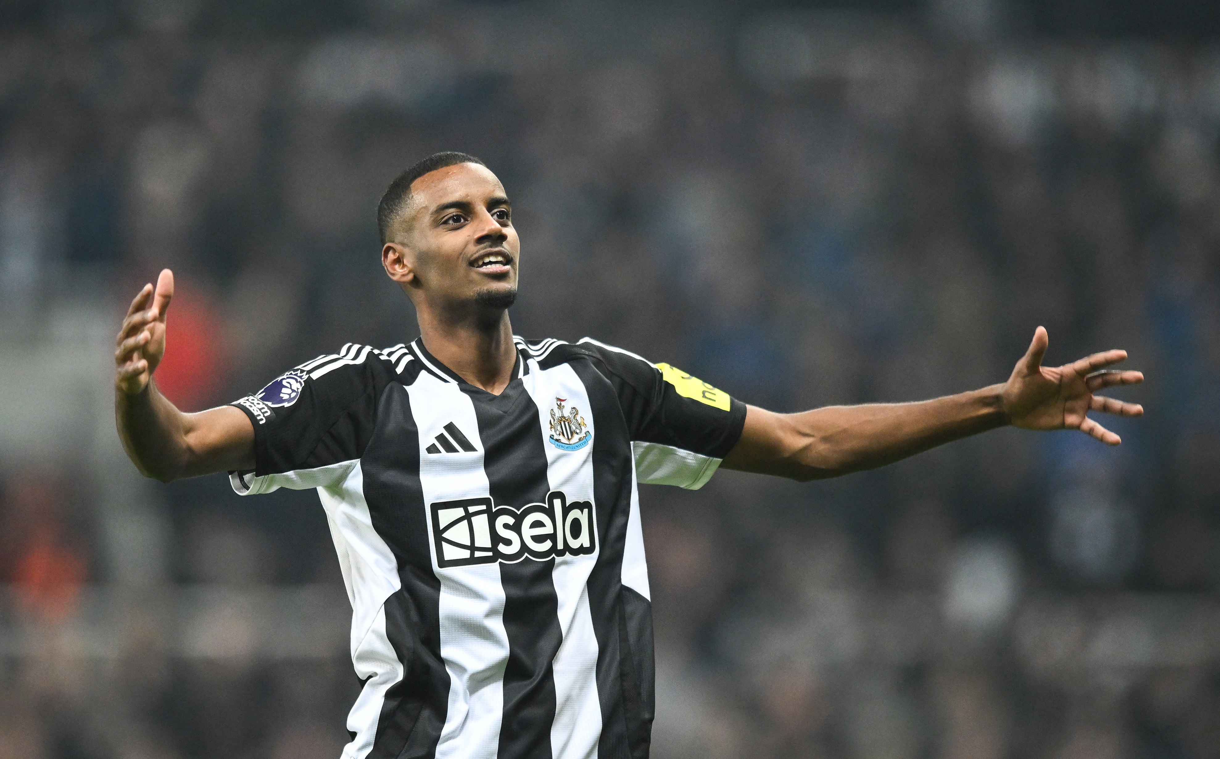 記者：埃迪-豪表示將支持伊薩克，紐卡希望球員歸隊訓練