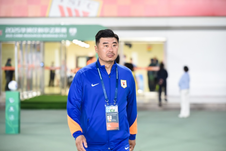 韓鵬：換下克雷桑因他腰部有些傷，李小恒、彭逸翔登場(chǎng)后效果不錯