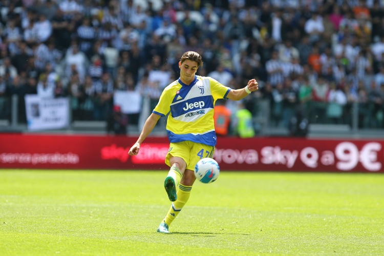 記者：尤文22歲中場(chǎng)米雷蒂同意加盟那不勒斯，俱樂(lè )部尚未達成協(xié)議