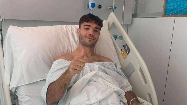 畢巴官方：后衛阿羅約順利完成右膝關(guān)節手術(shù)，此前十字韌帶斷裂