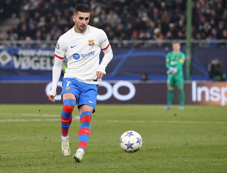 記者：費蘭-托雷斯肌肉超負荷單獨訓練，德羅等小將隨一線(xiàn)隊訓練