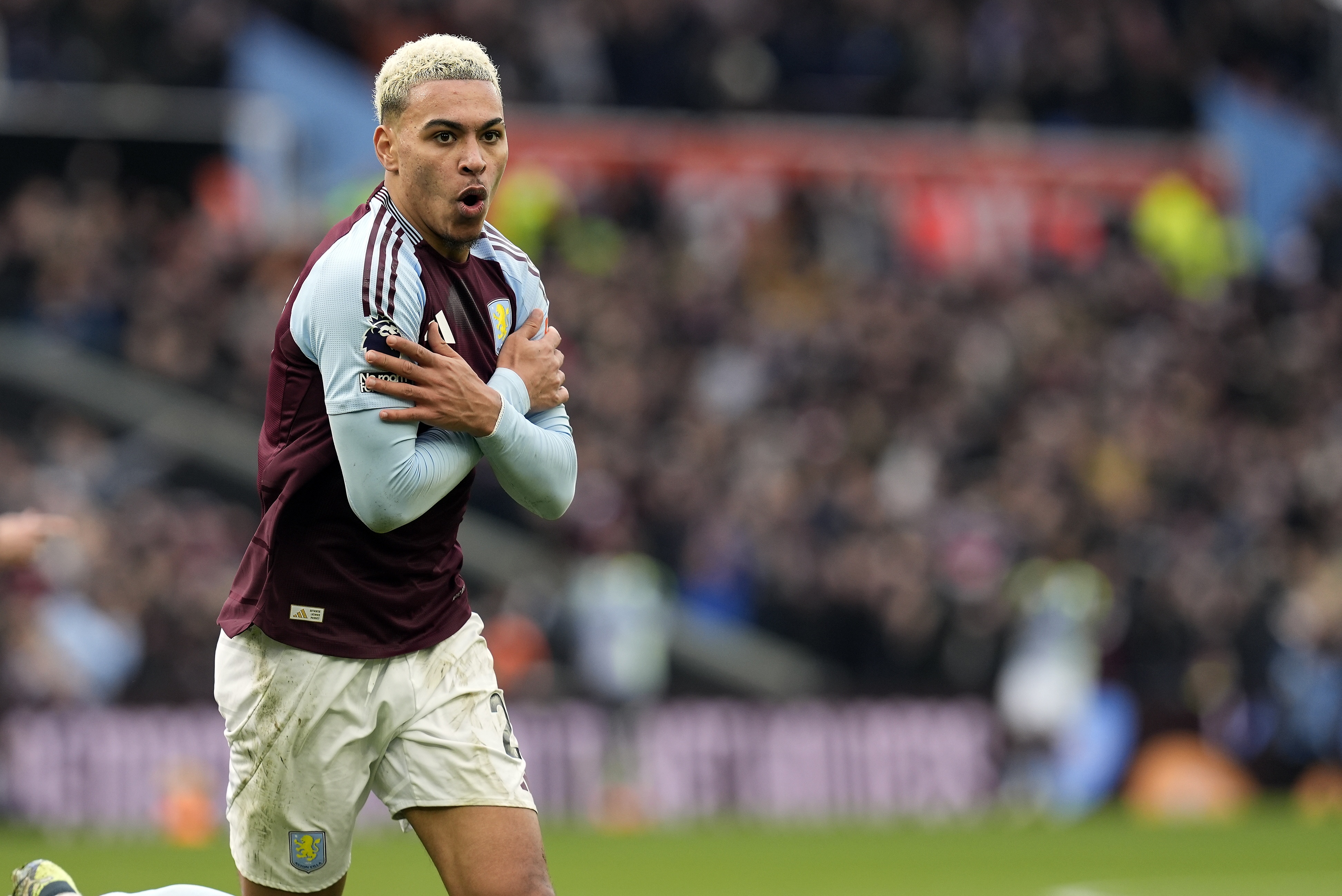 TA：維拉中場(chǎng)摩根-羅杰斯腳踝傷勢不嚴重，有望趕上英超揭幕戰