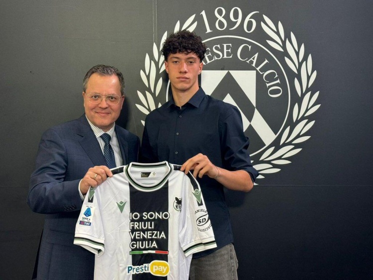 前途無(wú)量！意媒：利物浦、皇馬和拜仁有意烏迪內斯17歲后衛帕爾馬