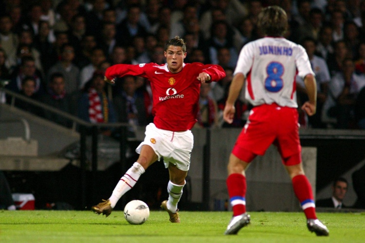 傳奇的開(kāi)始！22年前的今天C羅1900萬(wàn)歐加盟曼聯(lián)，紅魔生涯轟145球