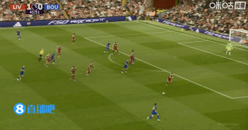 動(dòng)作有點(diǎn)大！科爾克茲鏟翻史密斯，裁判出示黃牌