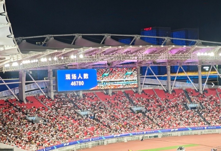 太火爆！“漢超”首戰創(chuàng  )下中國業(yè)余足球賽事上座第二高紀錄