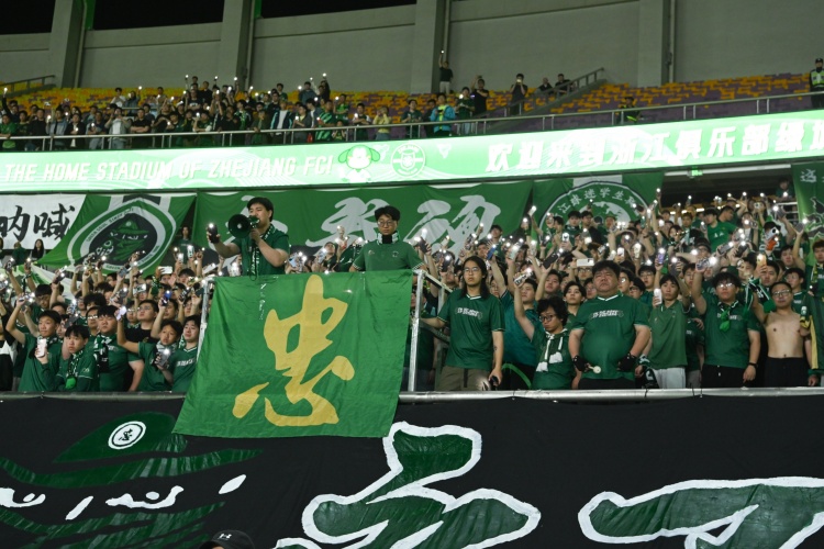 記者談?wù)憬F場(chǎng)觀(guān)眾人數創(chuàng  )紀錄：要珍惜，不要隨意傷害聯(lián)賽