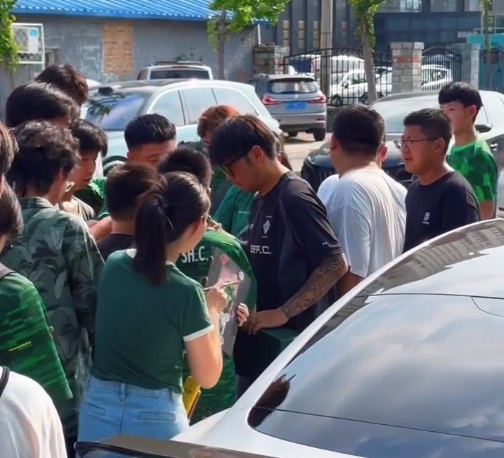 博主：國安表現重回正軌，今日訓練張稀哲、張玉寧等球員受熱捧