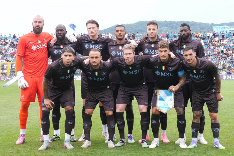 貝尼特斯：意甲爭冠那不勒斯略領(lǐng)先國米，米蘭和尤文仍需補強