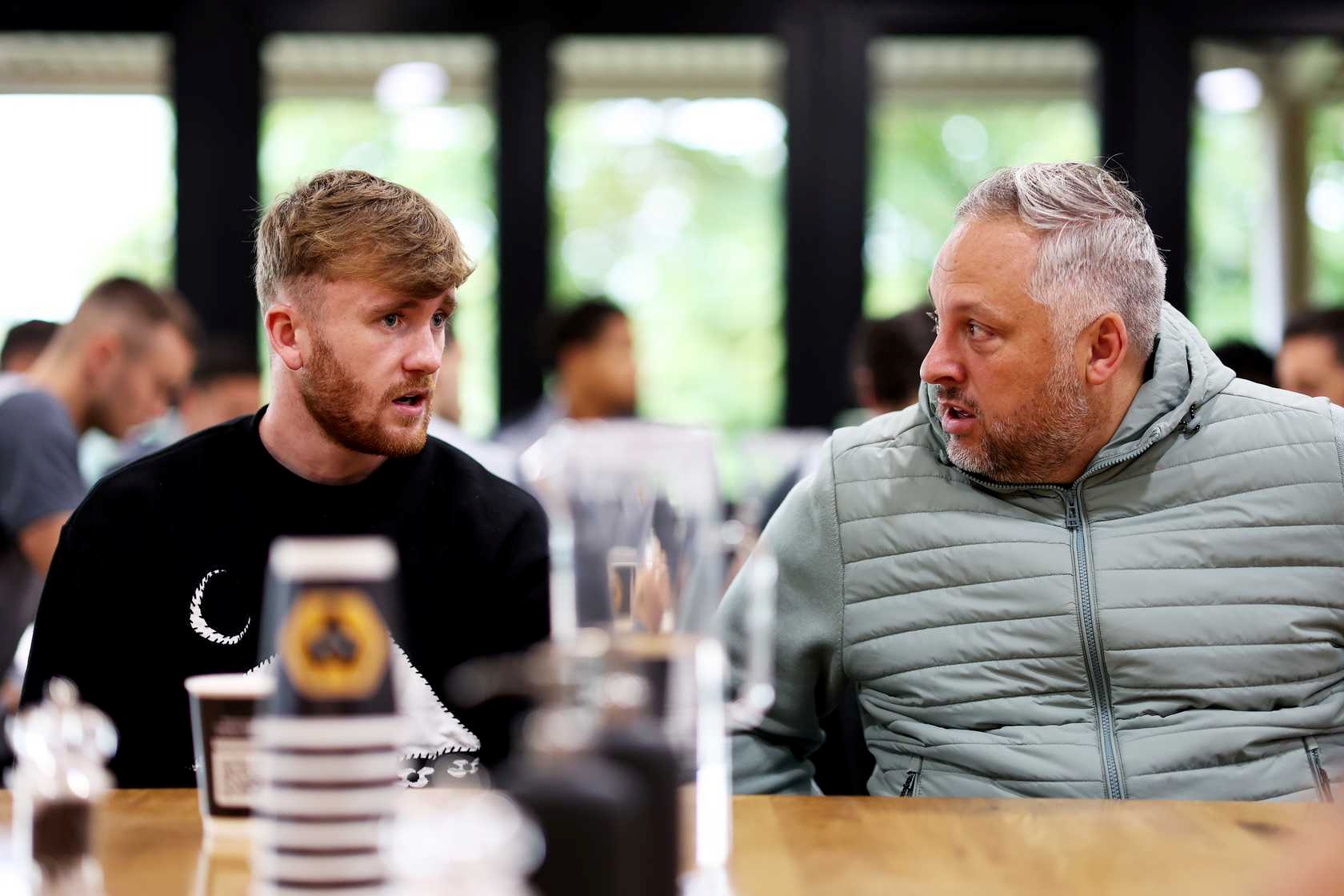 記者：狼隊體育總監霍布斯接近加盟水晶宮，他希望簽下黃喜燦