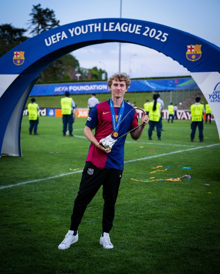 世體：巴薩B隊將與19歲美國小將阿德里安-吉爾續約1年