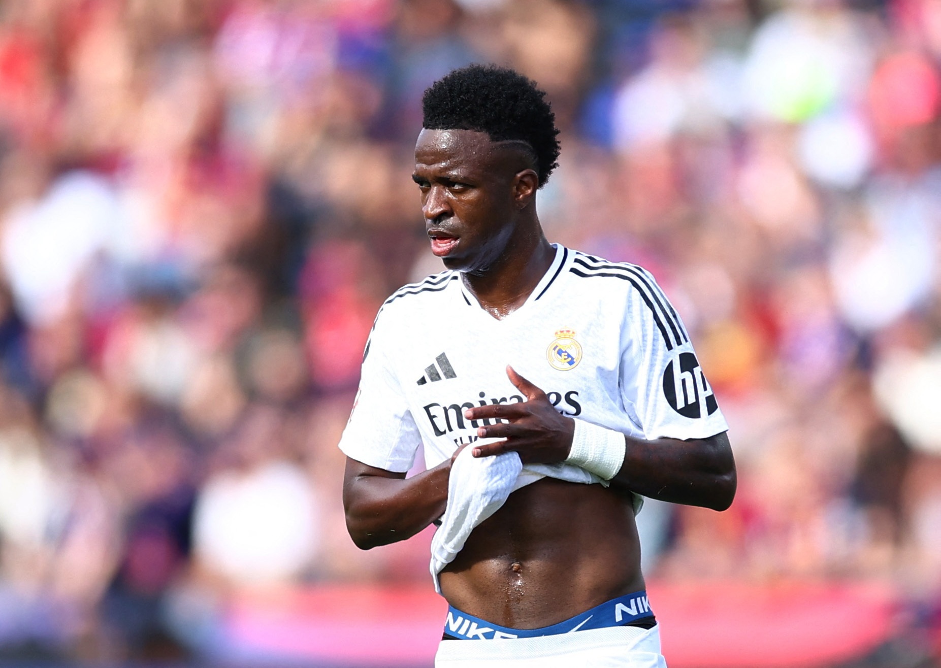 續約擱置！ESPN：維尼修斯不滿(mǎn)皇馬開(kāi)的2000萬(wàn)年薪，想再加1000萬(wàn)