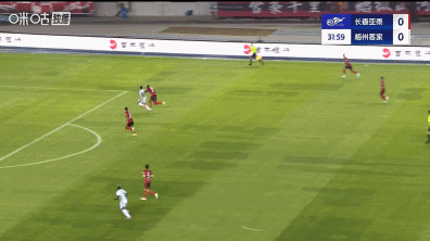 足協(xié)評議：亞泰vs梅州羅德里戈禁區里倒地，沒(méi)有吹罰犯規判罰正確