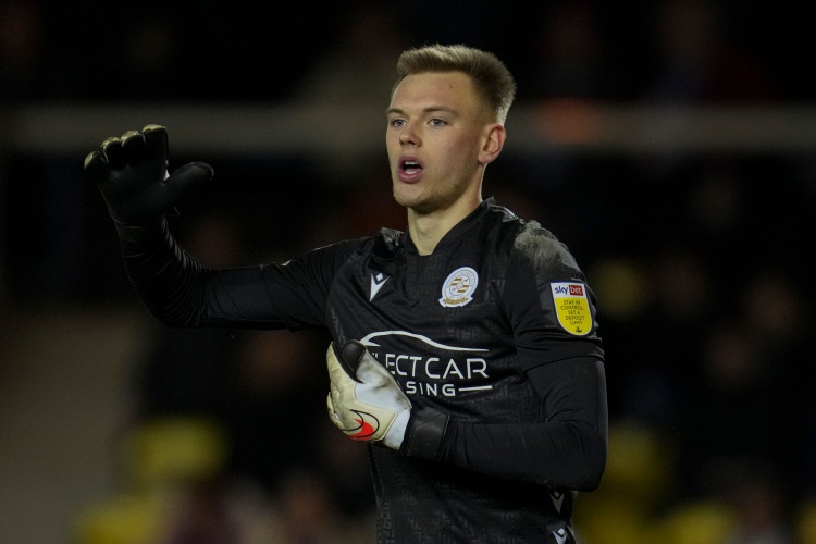 TA：不萊梅正與阿森納就門(mén)將卡爾-海因的租借事宜深入談判