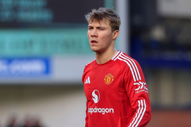 記者：霍伊倫不希望以租借+選擇買(mǎi)斷方式離開(kāi)曼聯(lián)