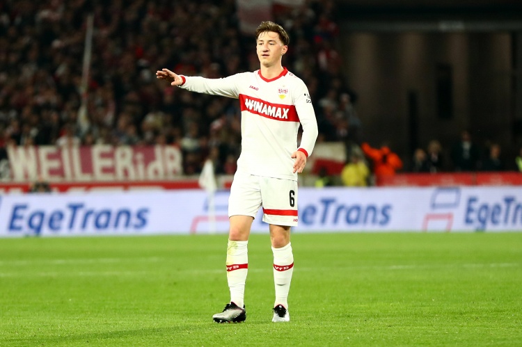 德天空：斯蒂勒轉會(huì )曼聯(lián)傳聞不實(shí)，球員本賽季將留在斯圖加特