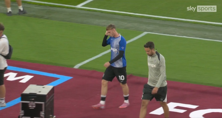 帕爾默賽前熱身時(shí)受傷退出首發(fā)，埃斯特旺將代替他上場(chǎng)