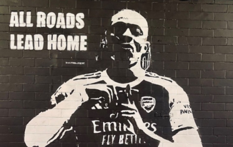 電訊報：埃澤身穿阿森納球衣的壁畫(huà)遭到污損，肇事者疑似熱刺球迷