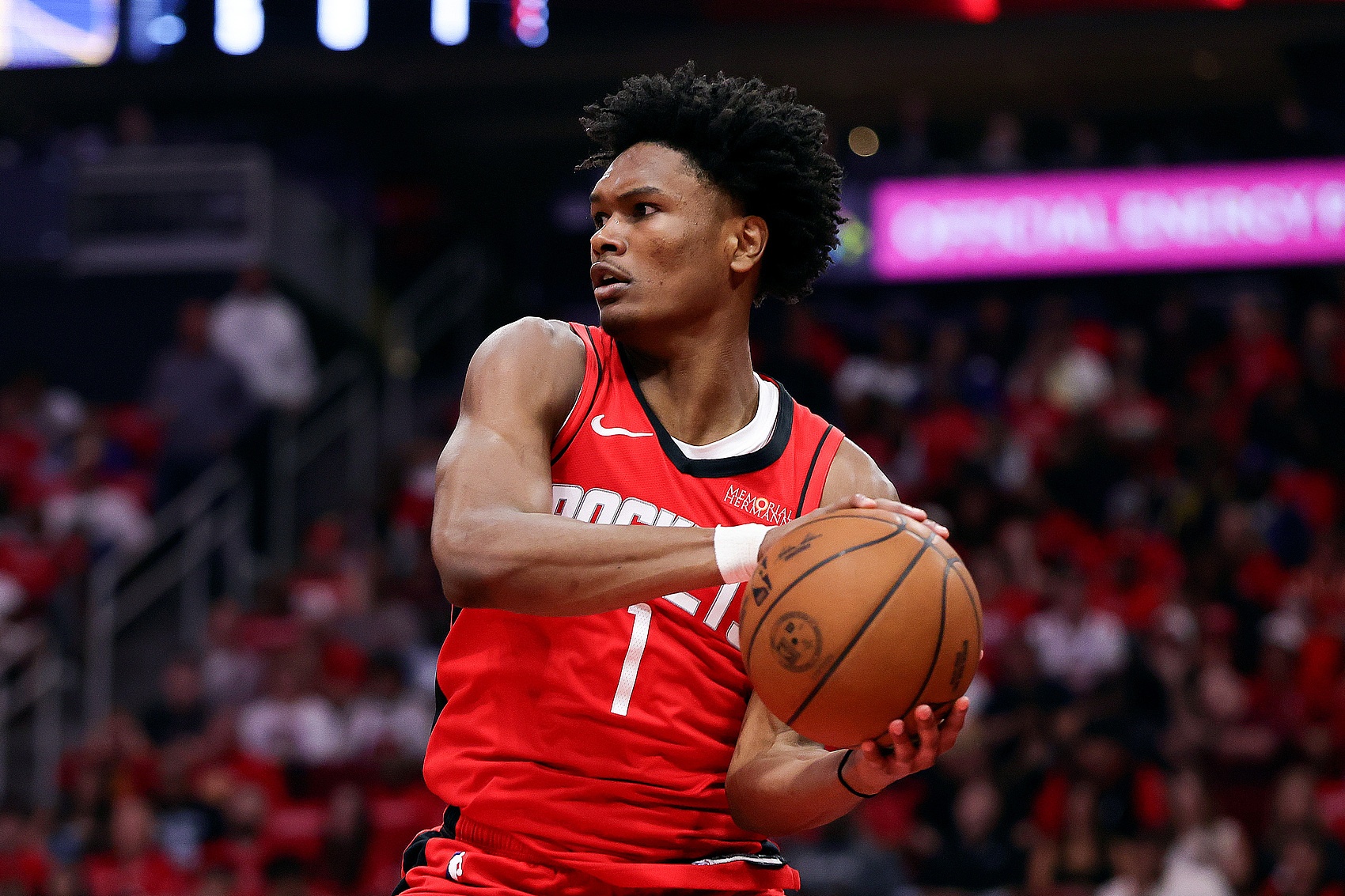 斯通：我們沒(méi)法讓謝潑德去試錯 而給阿門(mén)機會(huì )因其能打任何位置