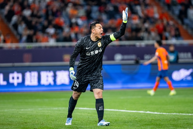 魯媒：王大雷受到腰部傷勢困擾，大概率無(wú)緣出戰西海岸