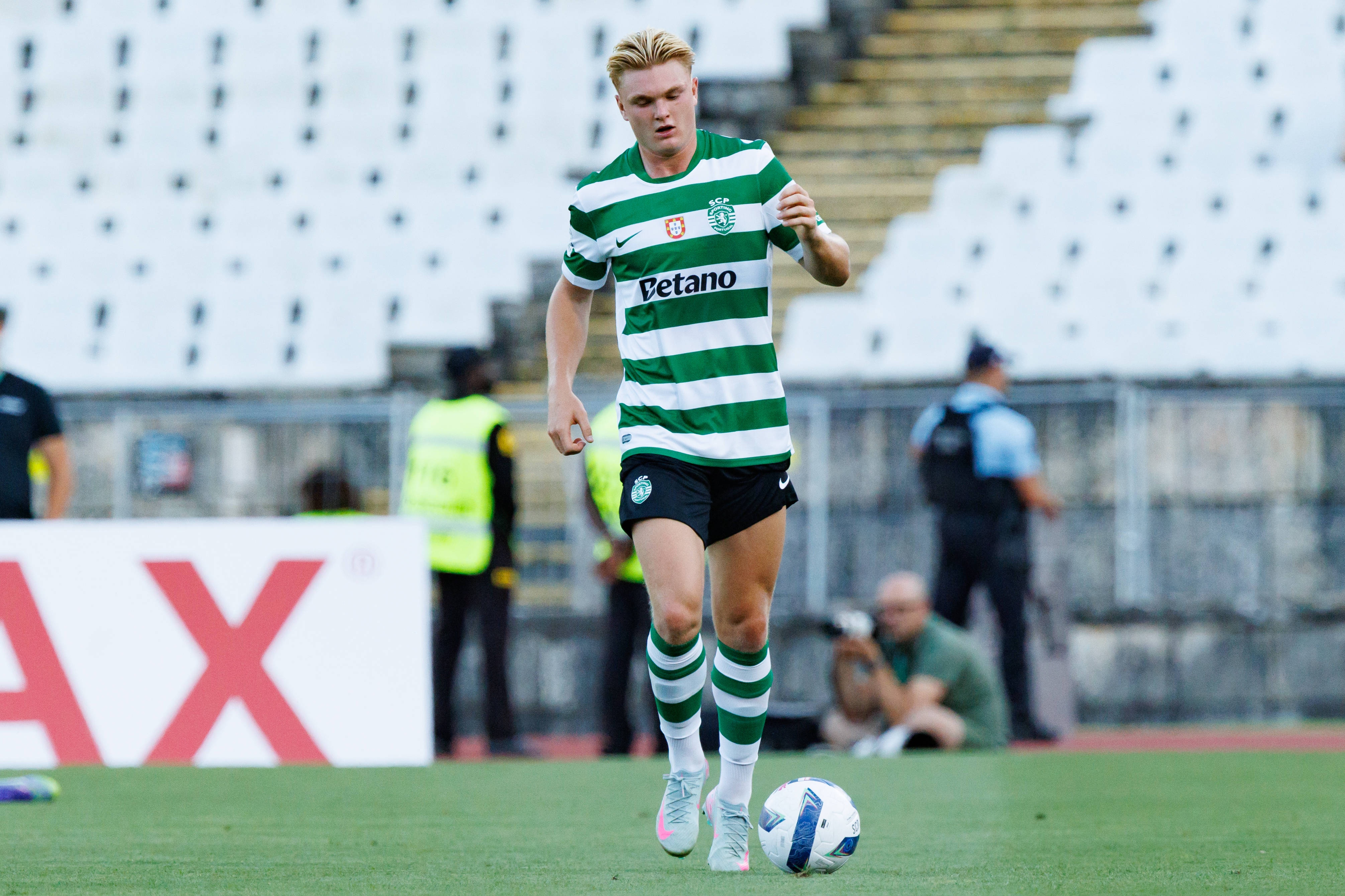 葡媒：米蘭2700萬(wàn)歐報價(jià)葡萄牙體育20歲前鋒哈德?tīng)? 
                                         class=