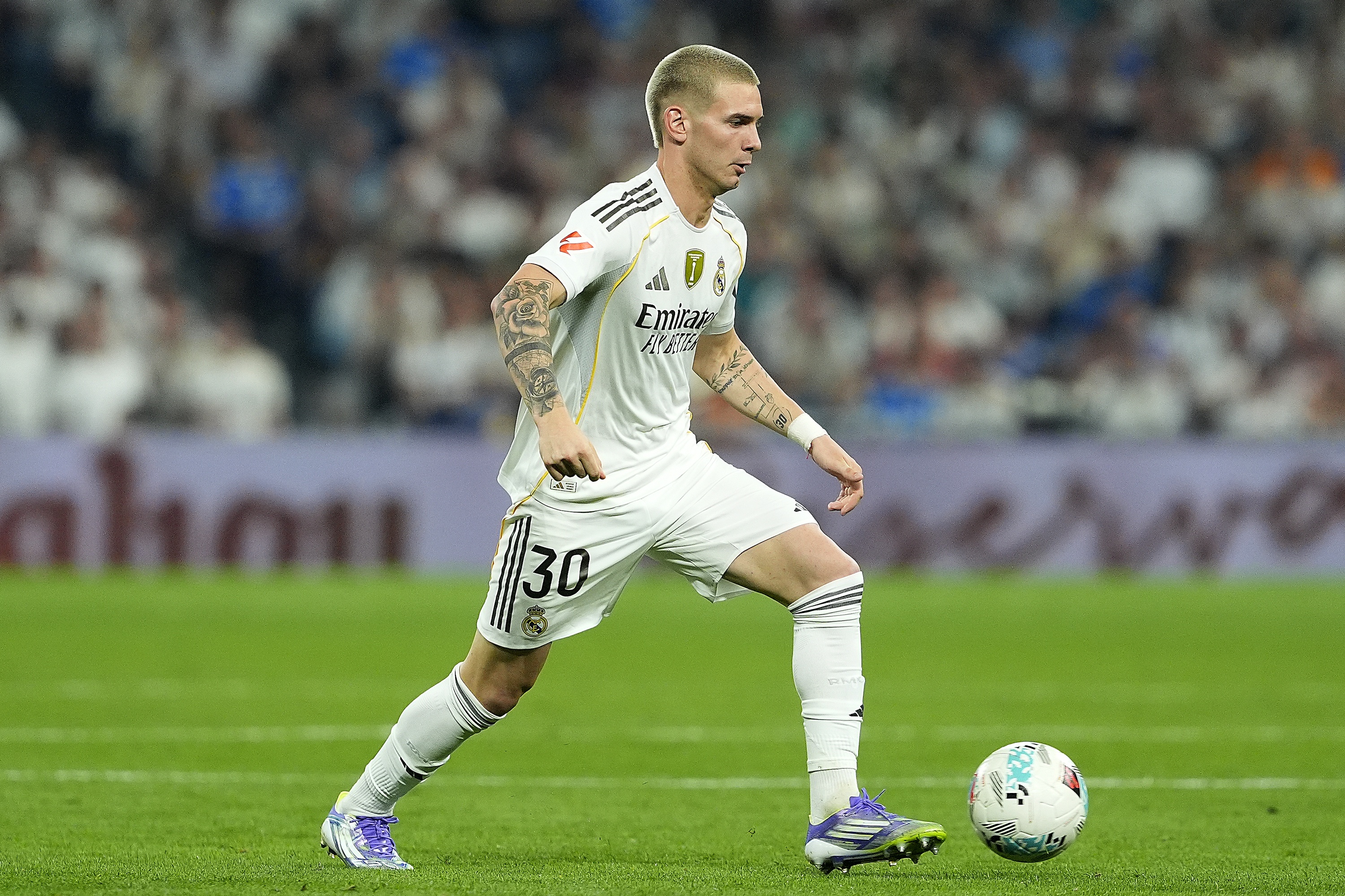 18歲10天！馬斯坦托諾是2005年后，代表皇馬西甲首發(fā)最年輕的球員