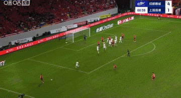 險些5-1！海港禁區內一片混亂李揚掃射破門(mén)，但邊裁舉旗示意越位