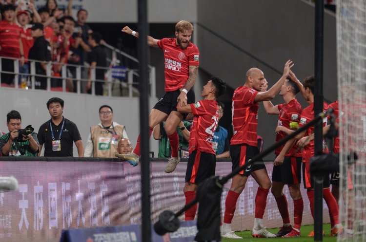 記者：今年中超爭冠預計要最后一輪見(jiàn)分曉，前四球隊水平差距不大