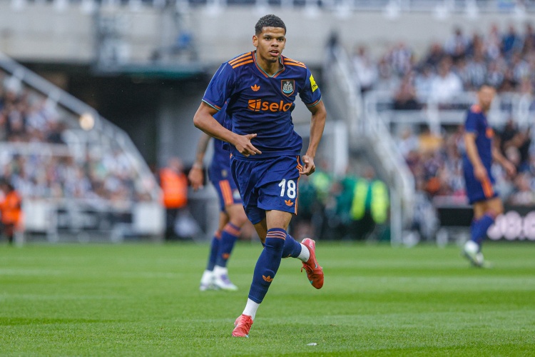 德天空:法鷹500萬(wàn)歐租借+2500萬(wàn)歐選擇買(mǎi)斷報價(jià)奧蘇拉 紐卡未同意