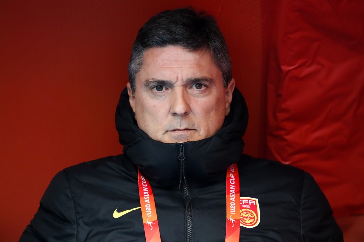 記者評U22國足：球員基本功實(shí)在太差，整體磨合成這樣讓人無(wú)語(yǔ)