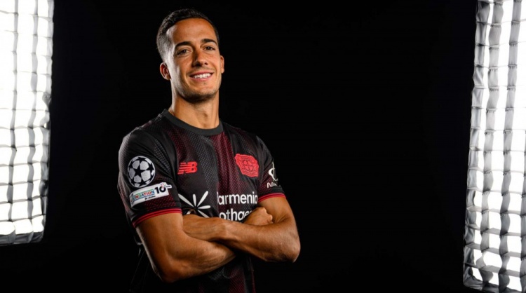 剛加盟新球隊就經(jīng)歷換帥！巴斯克斯：我也不知道滕哈赫發(fā)生了啥