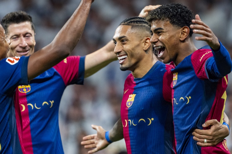 巴薩歐冠聯(lián)賽階段大名單：萊萬(wàn)、拉菲尼亞、亞馬爾領(lǐng)銜，特獅入選