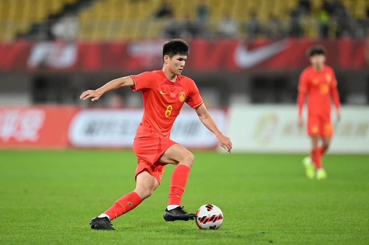 媒體人：03-04年齡段、05-06年齡段最好的中場(chǎng)組織者是陳澤仕