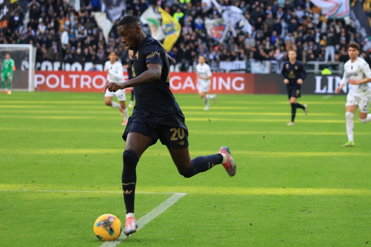 意媒：穆阿尼轉會(huì )尤文告吹，是因巴黎不接受進(jìn)歐冠買(mǎi)斷＋不斷抬價(jià)