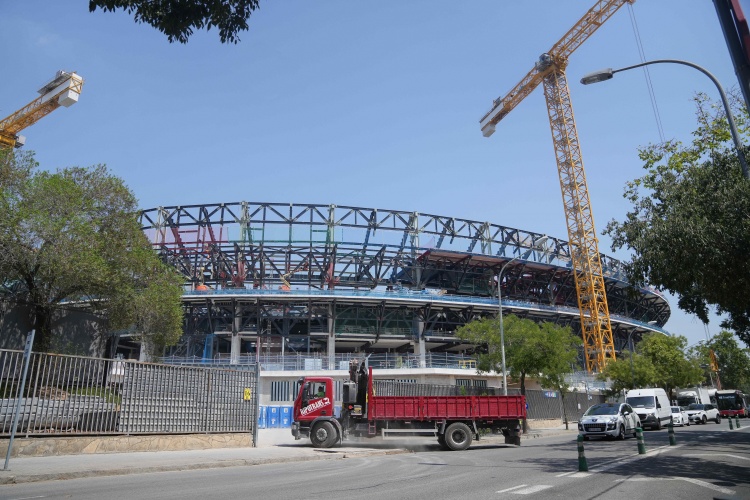 世體：巴薩預計下周一前通知西甲能否在諾坎普對陣瓦倫西亞