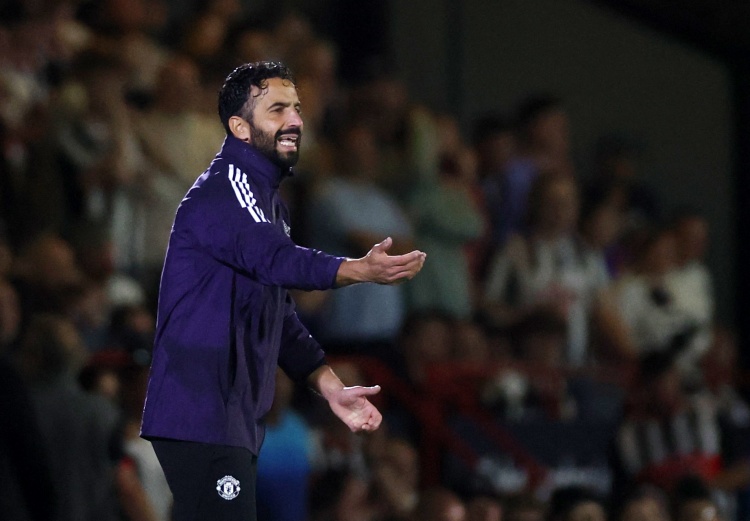 英媒：曼聯(lián)未能將梅努外租并引進(jìn)加拉格爾，阿莫林感到非常不滿(mǎn)