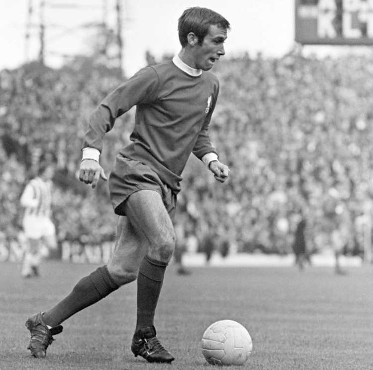 官方：利物浦前球員鮑比-格雷厄姆去世，俱樂(lè )部向其家人深表慰問(wèn)