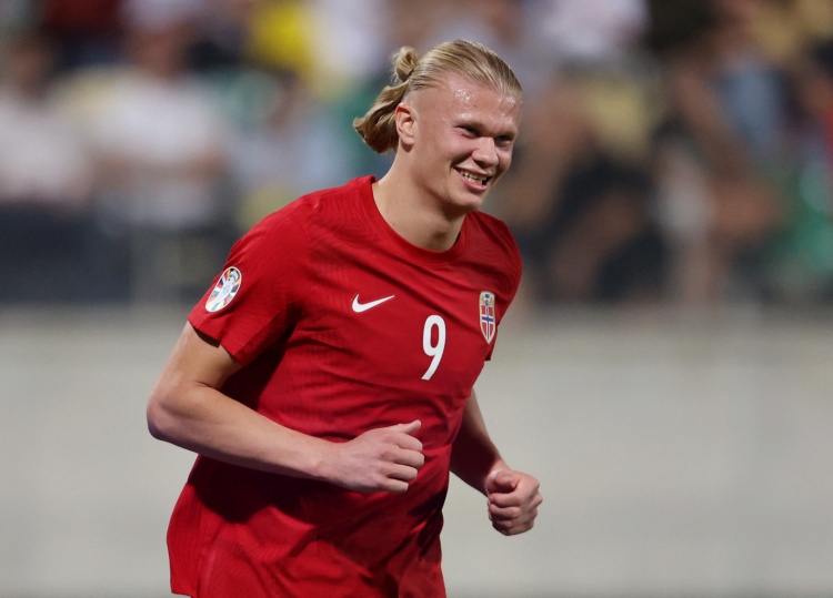 友誼賽點(diǎn)射建功！哈蘭德為挪威42次首發(fā)轟43球，近13場(chǎng)已打進(jìn)16球