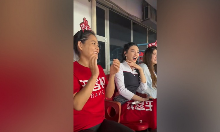 體驗“蘇超”，演員張雨綺現場(chǎng)為常州隊加油助威