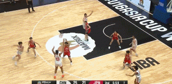 真強硬！U16湯雅童籃下低位接球 轉身硬吃打進(jìn)！