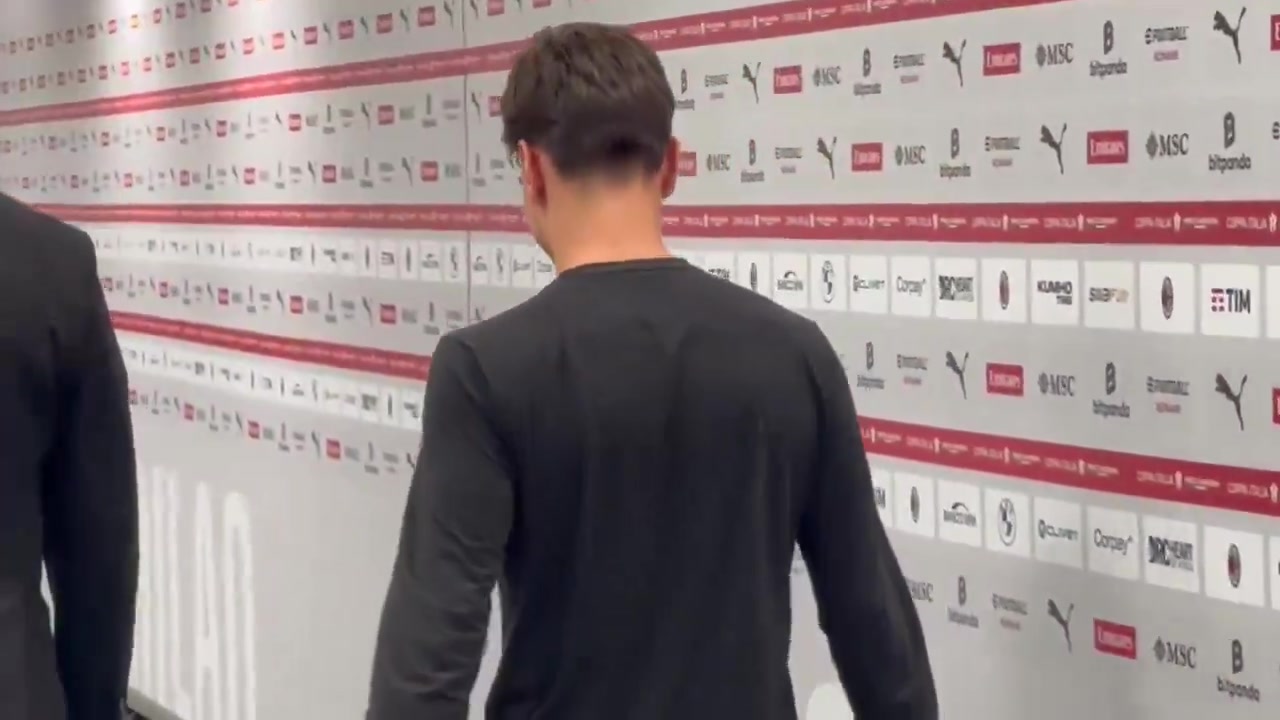 米蘭傷員亞沙里在圣西羅露面，回應記者提問(wèn)：挺好的，好多了