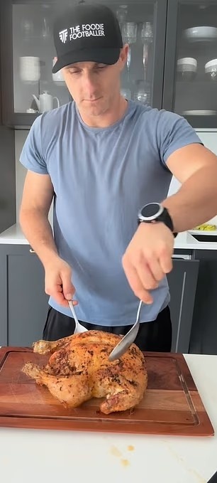 郵報：前英超球員皮尤退役后成為美食博主，分享健康食譜并教做菜