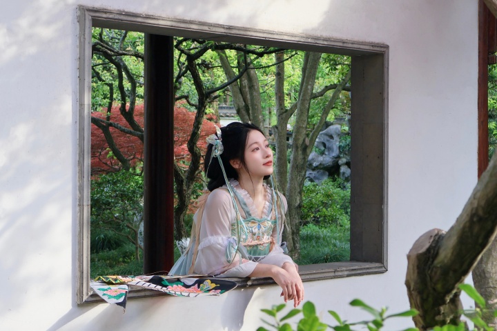 56學(xué)姐來(lái)啦！吳柳芳直播說(shuō)要感謝吧友投票 昨晚現身直播吧評論區